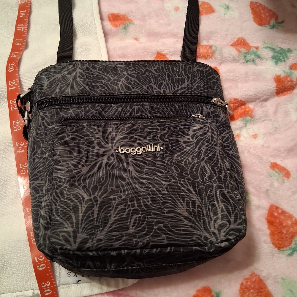 Baggallini Gray Patterned Crossbody Bag